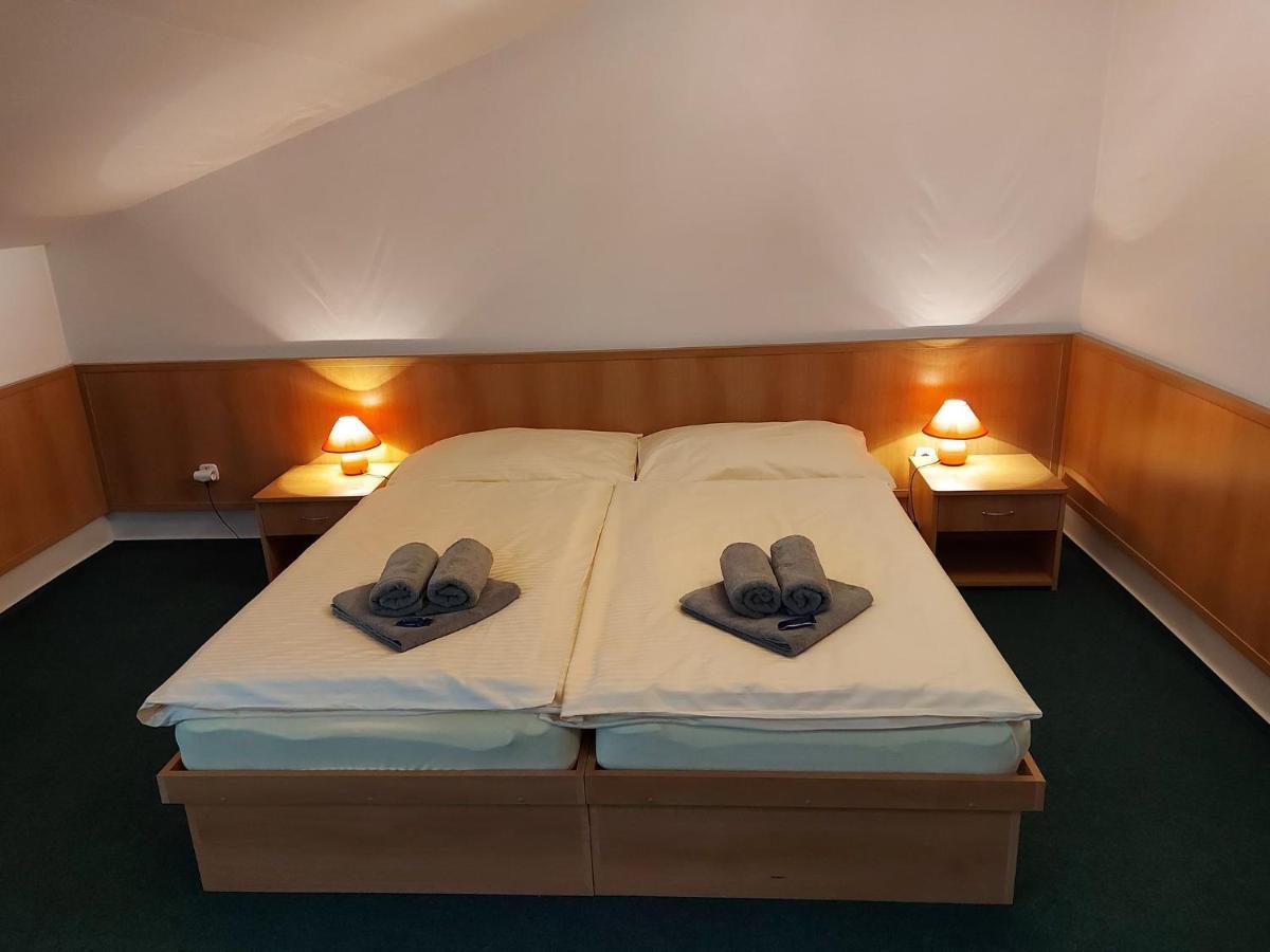 Hotel Kras Rožňava Exteriör bild
