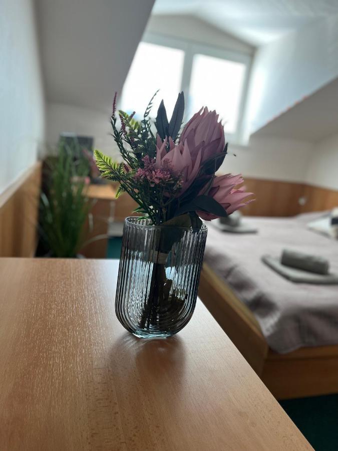 Hotel Kras Rožňava Exteriör bild
