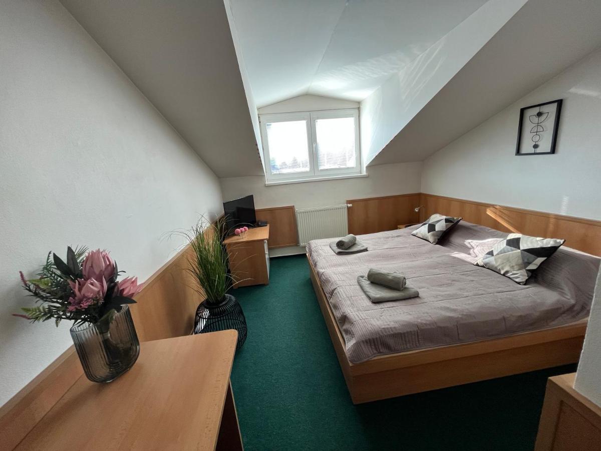 Hotel Kras Rožňava Exteriör bild